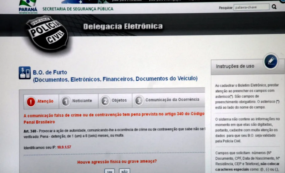 Os policiais que trabalham na Delegacia Eletrônica do Paraná fizeram um total de 134.618 atendimentos durante o ano de 2013. No ano anterior foram 125.782 registros gerados a partir do contato do cidadão com a Polícia Civil, por meio do site: www.delegaciaeletronica.pr.gov.br.