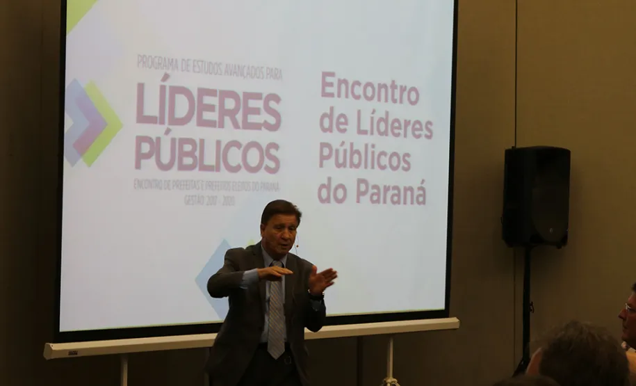Prefeitos do Paraná conhecem as soluções da Celepar voltada aos municípios