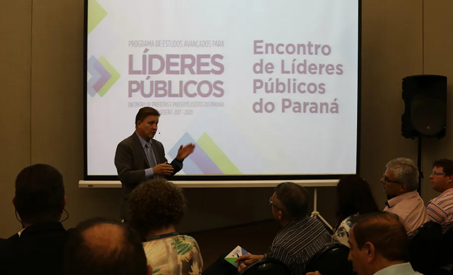Prefeitos do Paraná conhecem as soluções da Celepar voltada aos municípios