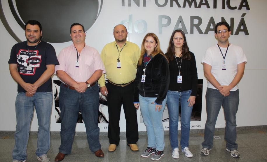 A equipe da Celepar que desenvolveu o sistema é composta pelo técnico de programação Carlos Marx; o analista Alexandre Luiz Boruschenko; pelos técnicos de programação Roque José Mueller e Gina Almeida, e pelos analistas de sistemas Tatiana Garcia Pires e Jorge Henrique Paula e Oliveira