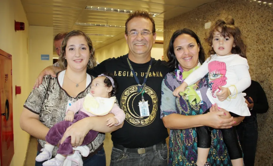 O aniversariante, Aluizio e suas convidadas
