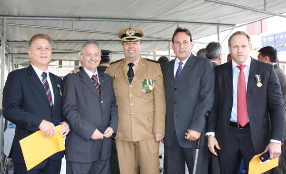 Jacson Leite, secretário especial para a Copa do Mundo, Mário Celso Cunha; diretor de desenvolvimento tecnológico e qualidade da PMPR, coronel Emerson Clayton Mendes;  coronel Itamar dos Santos e o delegado chefe da Agência de Inteligência  da Polícia Civil, Silvio Rockembach