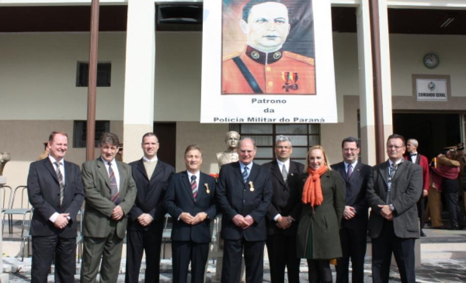 Equipe da Celepar presente na cerimônia da Polícia Militar do Paraná: Elcio Jorge Marcowcz, José Juracy Macedo, Carlos Pessoa, Jacson Leite,  Lucio Hansel, Carlos Roberto de Oliveira, Cicemara Cordeiro,  Mauro Sorgenfrei e Danilo Scalet