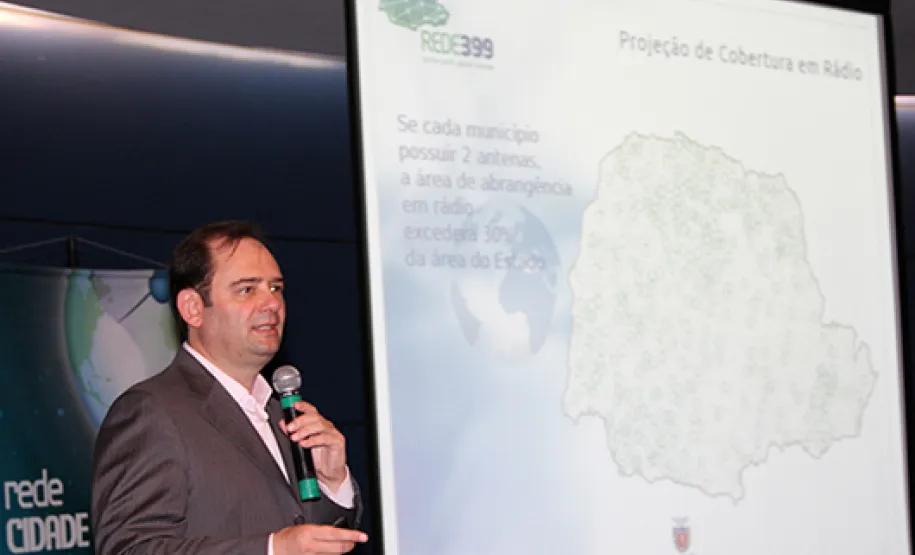 Projeto Rede399 do Governo do Estado é apresentado no I Congresso Paranaense de Cidades Digitais O secretário para Assuntos Estratégicos, Edson Casagrande, anunciou para breve o lançamento oficial da Rede399, durante o I Congresso Paranaense de Cidades Digitais