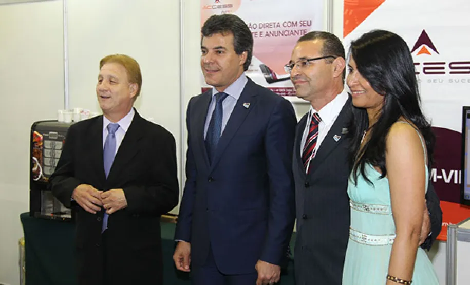 Estado apoia radiodifusão e valoriza a liberdade de expressão, afirma Richa Abertura do 22º Congresso Paranaense de Radiodifusão, em Foz do Iguaçu. Na foto: presidente da Celepar, Jacson Carvalho Leite; governador Beto Richa e o casal Márcio e Malu Vilella