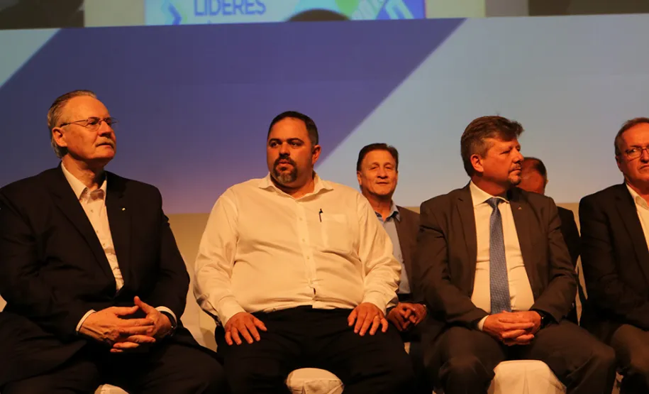 Prefeitos do Paraná conhecem as soluções da Celepar voltada aos municípios