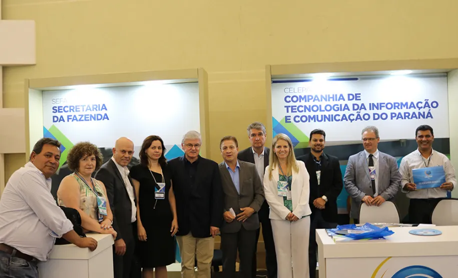 Prefeitos do Paraná conhecem as soluções da Celeapr voltadas aos municípios