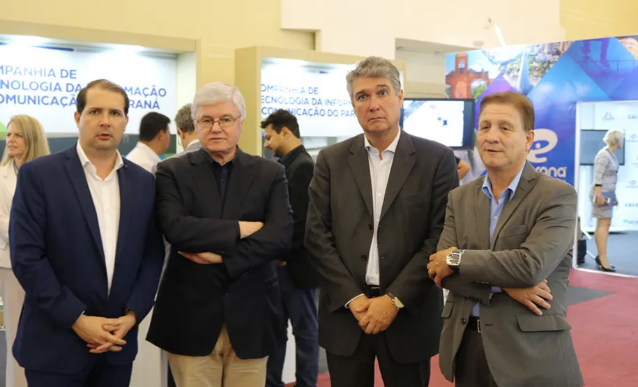 Prefeitos do Paraná conhecem as soluções da Celepar voltada aos municípios