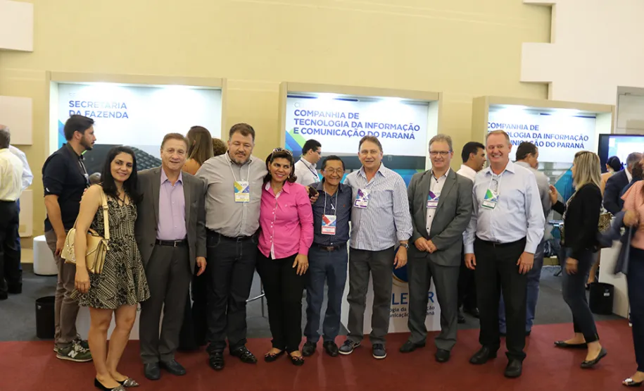 Prefeitos do Paraná conhecem as soluções da Celeapr voltadas aos municípios