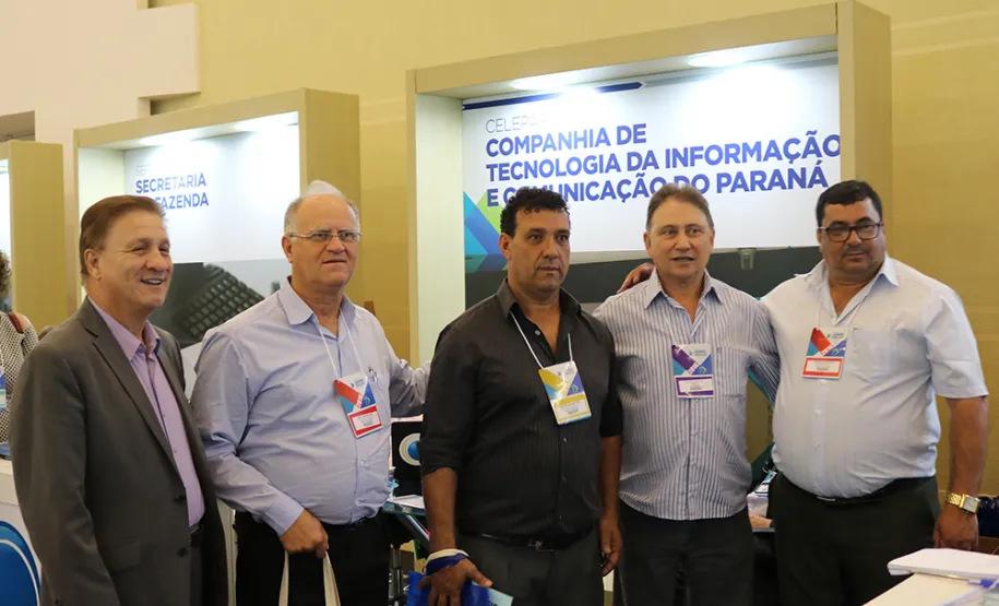 Prefeitos do Paraná conhecem as soluções da Celepar voltada aos municípios