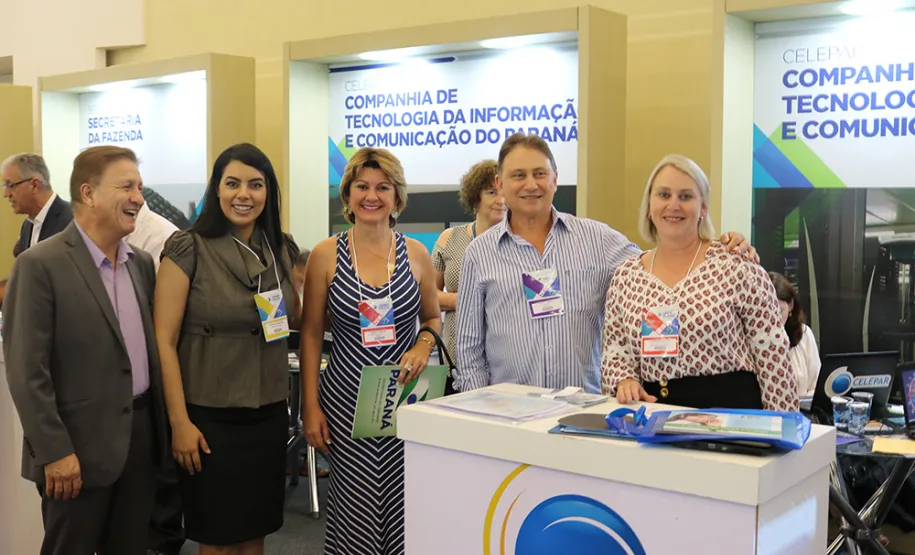 Prefeitos do Paraná conhecem as soluções da Celepar voltada aos municípios