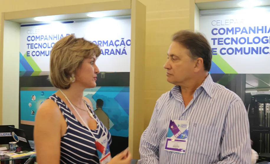 Prefeitos do Paraná conhecem as soluções da Celepar voltada aos municípios