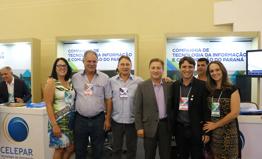 Prefeitos do Paraná conhecem as soluções da Celepar voltada aos municípios