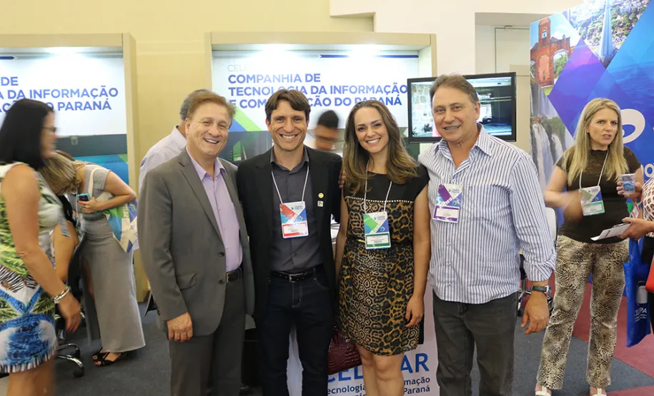 Prefeitos do Paraná conhecem as soluções da Celepar voltada aos municípios