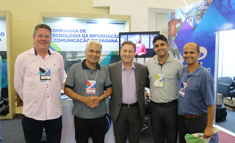 Prefeitos do Paraná conhecem as soluções da Celepar voltada aos municípios
