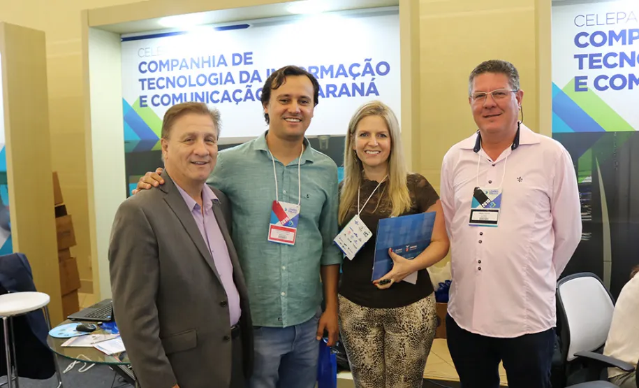 Prefeitos do Paraná conhecem as soluções da Celepar voltada aos municípios