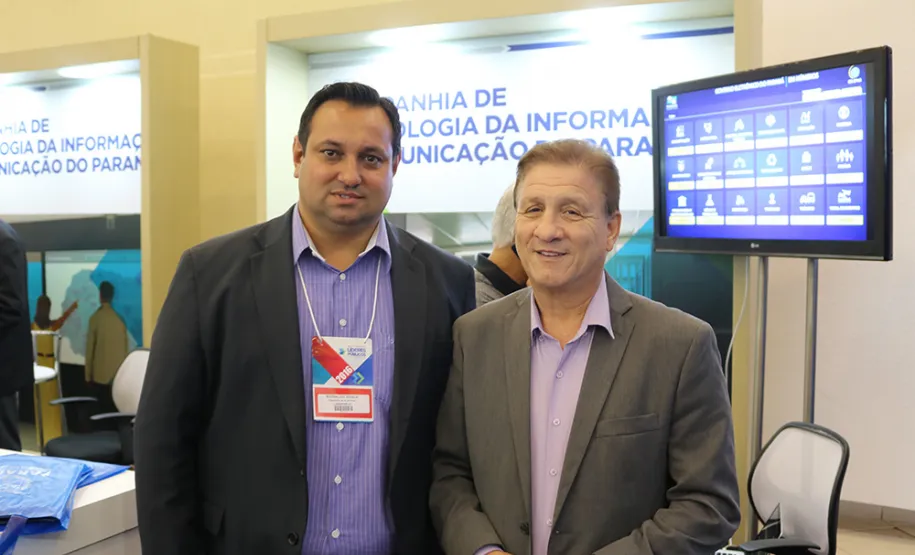 Prefeitos do Paraná conhecem as soluções da Celepar voltada aos municípios