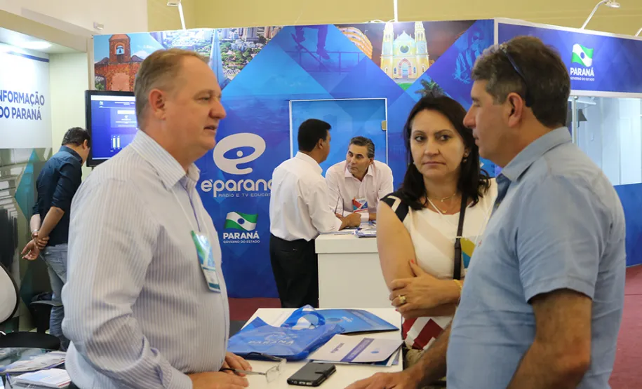 Prefeitos do Paraná conhecem as soluções da Celepar voltada aos municípios