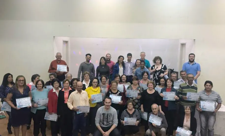 Prefeitura de Terra Rica e Celepar entregam certificados do Curso de Internet e Redes Sociais
