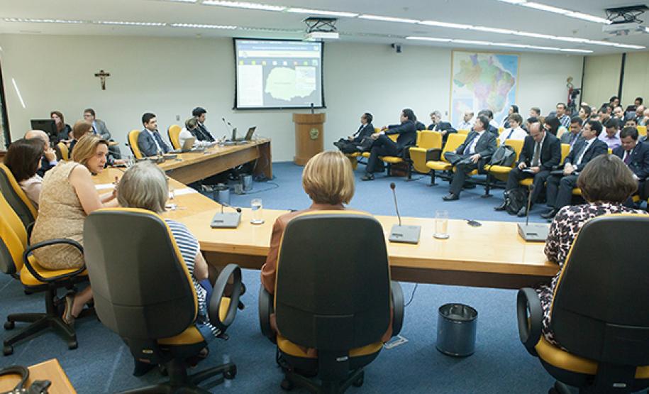 A secretária da Justiça, Cidadania e Direitos Humanos, e presidente do Consej, Maria Tereza Uille Gomes, participa da reunião do Conselho Nacional de Secretários da Justiça, Cidadania, Direitos Humanos e Administração Penitenciária (Consej), na sede da Procuradoria Geral da República (PGR)
