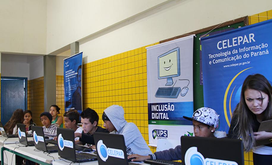 Celepar leva internet gratuita à população da CIC na Feira UPS Cidadania