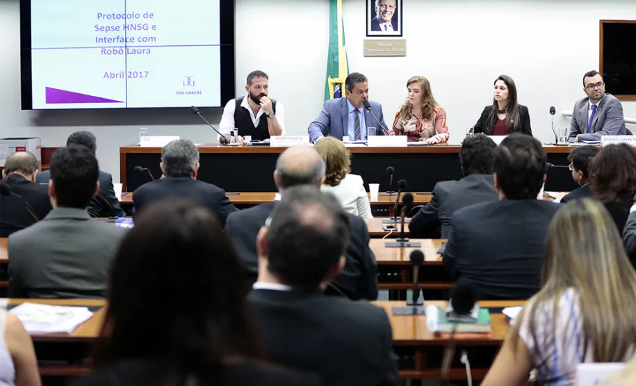 Assessor da Celepar fala sobre a experiência do robô Laura na Câmara dos Deputados