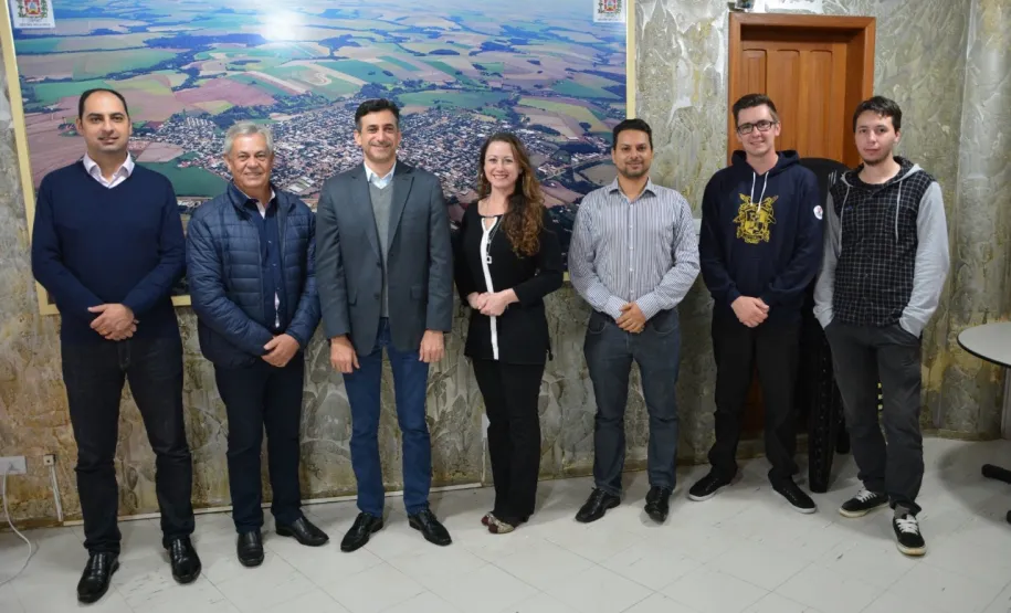 Melhorias na divulgação da solução 156 é foco de reunião entre Celepar e Prefeitura de Corbélia