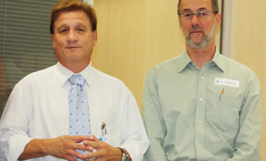 Parceria Detran e Celepar facilita vida do cidadão o Presidente Jacson Carvalho Leite e o diretor-geral do Detran, Marcos Traad em uma das reuniões na Celepar onde foram tratas questões relativas ao Detran Fácil