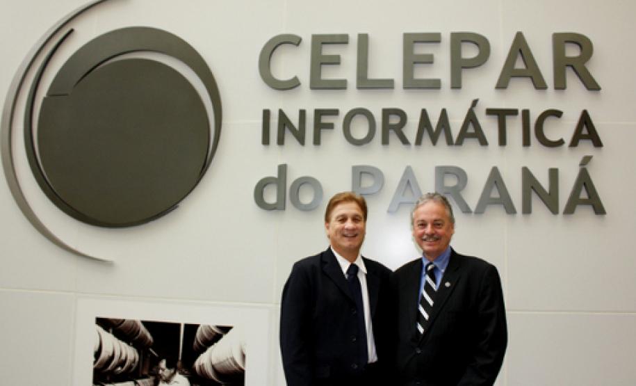 O presidene Jacson Carvalho Leite e o secretário Mário Celso Cunha estreitam a parceira entre Celepar e Secopa para a gestão das informações referentes à Copa do Mundo 2014 no Paraná