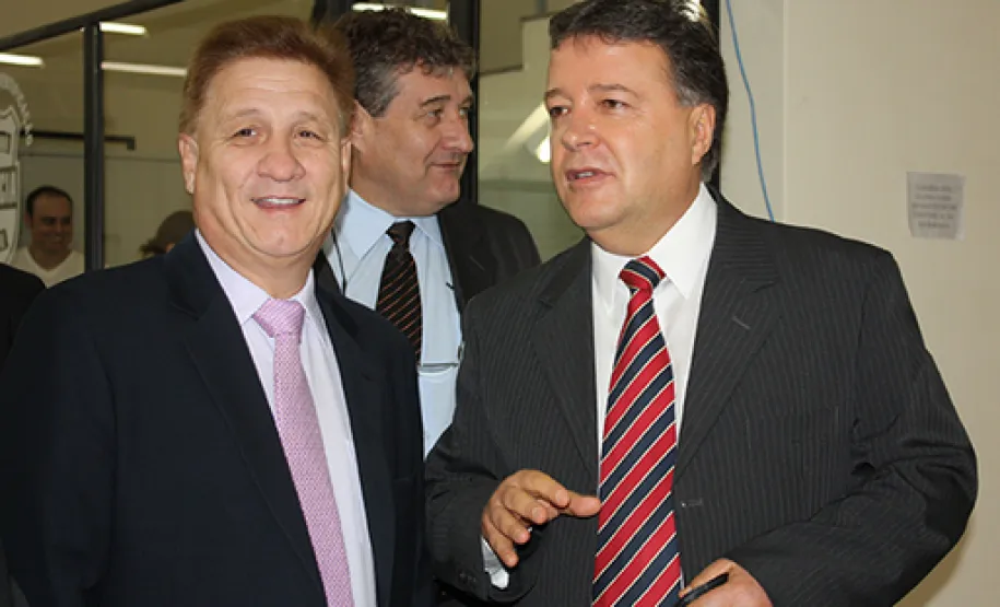 Parceria IIPR e Celepar Presidente Jacson Carvalho Leite e o diretor do Instituto de Identificação do Paraná, Neston Tadeu Rocha em uma das reuniões para avaliar soluções de modernidade ao IIPR, entre elas, a emissão do agendamento online da emissao da carteira de identidade