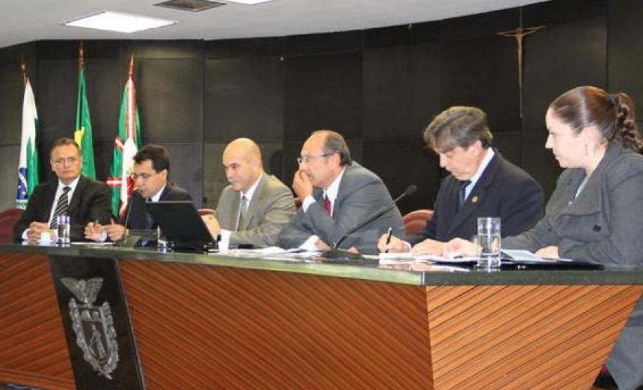 O diretor de Tecnologia da Informação, Danilo Scalet (primeiro da esq. para a dir.), representou a Celepar na apresentação do Portal da Transparência