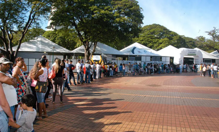 Governador Beto Richa visita estande da Celepar no Paraná em Ação em Maringá O Parana em Ação atendeu cerca de 14 mil pessoas da Região de Maringá