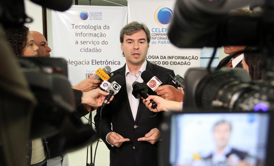 Boletins de ocorrência já podem ser registrados pela internet "O investimento nessa área demorou a chegar aos paranaenses e reflete parte do desmantelo em que a Segurança Pública foi deixada", segundo o Secretário de Estado da Segurança Pública, Reinaldo de Almeida César