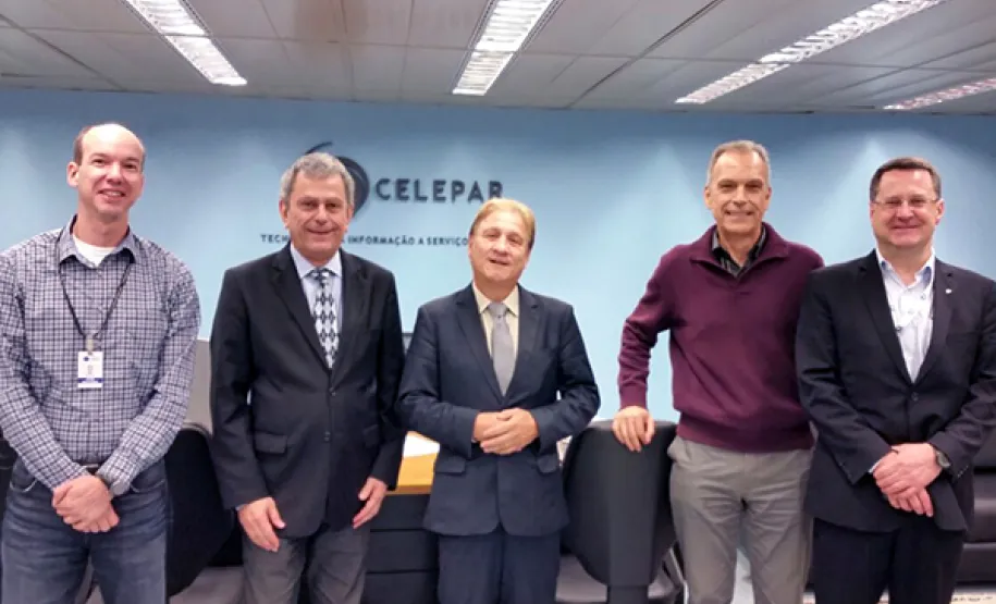 Mineropar e Celepar avaliam evoluir projetos na área da gestão de informações José Eduardo Rodrigues, José Antonio Zem, Jacson Carvalho Leite, Sérgio Pegoraro e Mauro Sorgenfrei
