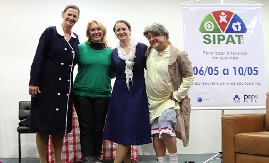 Teatro SIPAT 2013
"Três Malas, Um Destino". Tania Wolkmann, Solange Hidalgo, Gil Priandi e Pedro Colodi