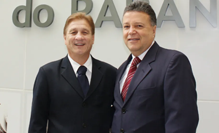Presidente da Celepar participa de reunião sobre biometria em Brasília Jacson Carvalho Leite e Newton Tadeu Rocha, na foto, juntamente com Maria Teresa Uille Gomes, representam o Governo do Estado em Brasília