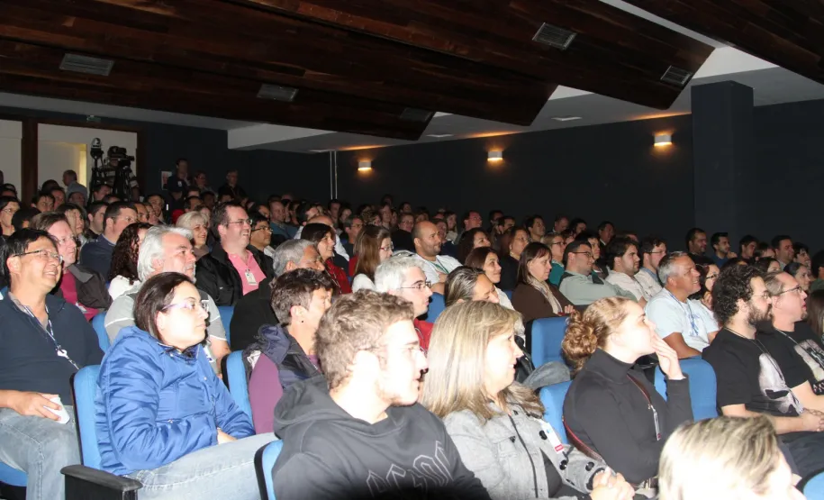 Teatro SIPAT 2013 "Três Malas, Um Destino". Tania Wolkmann, Solange Hidalgo, Gil Priandi e Pedro Colodi