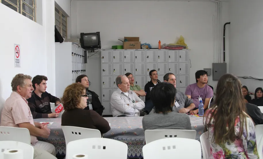 Oficina sobre direção, segurança e manutenção de bicicleetas. Bicicletário Espaço Greca Coordenação: Luis Claudio Patricio, Celepar