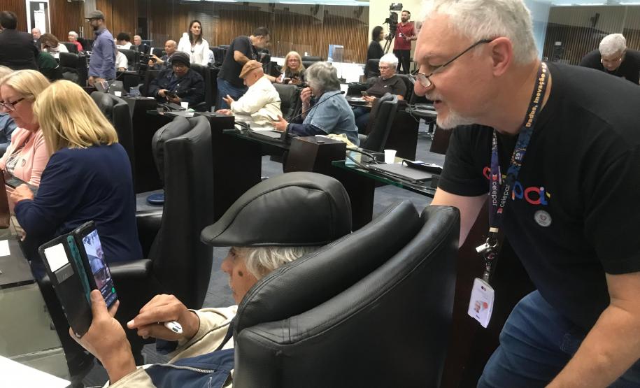 92 idosos são inseridos no mundo digital com workshop de tecnologia da Celepar em parceria com a Alep